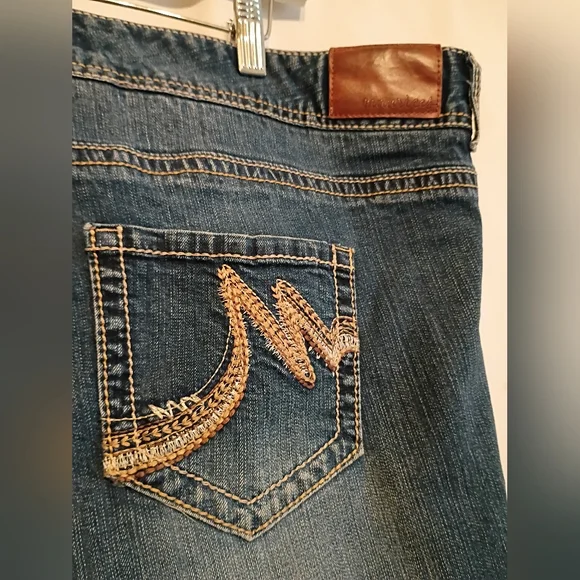 Maurices Blue Boot Cut Jeans Size 20 Regular for Women. Cute Pocket Detail. - Picture 6 of 12